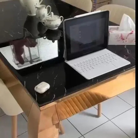 Koblenzerstr Apartman *